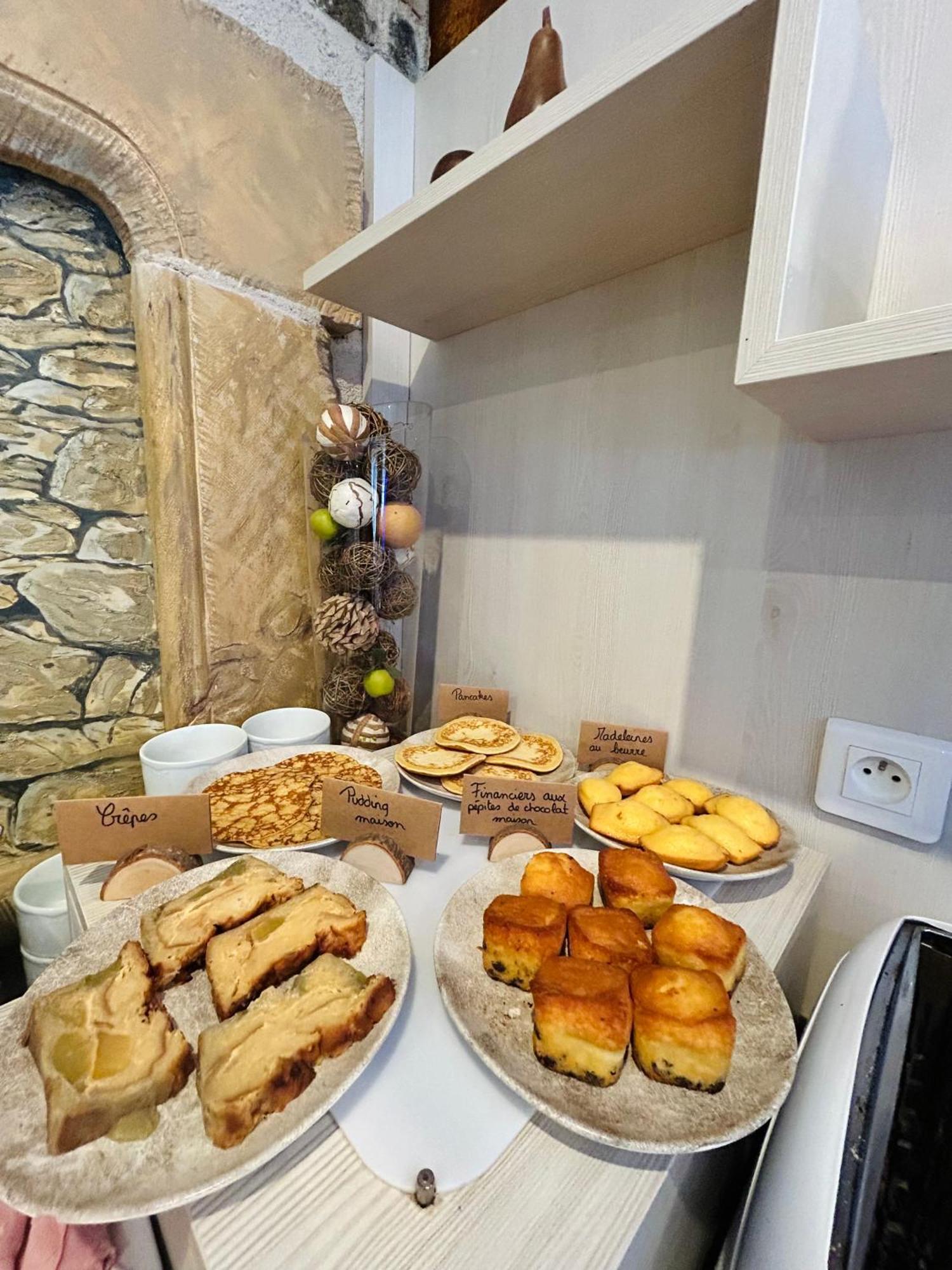 Logis Hotel L'Ayguelade Bielle Εξωτερικό φωτογραφία