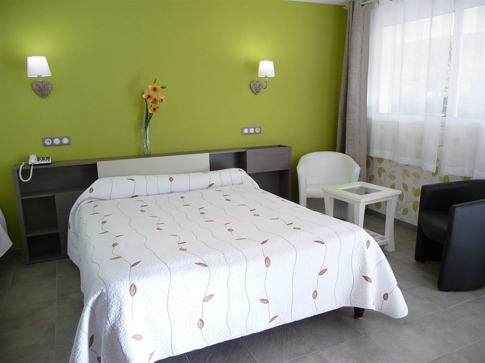 Logis Hotel L'Ayguelade Bielle Εξωτερικό φωτογραφία