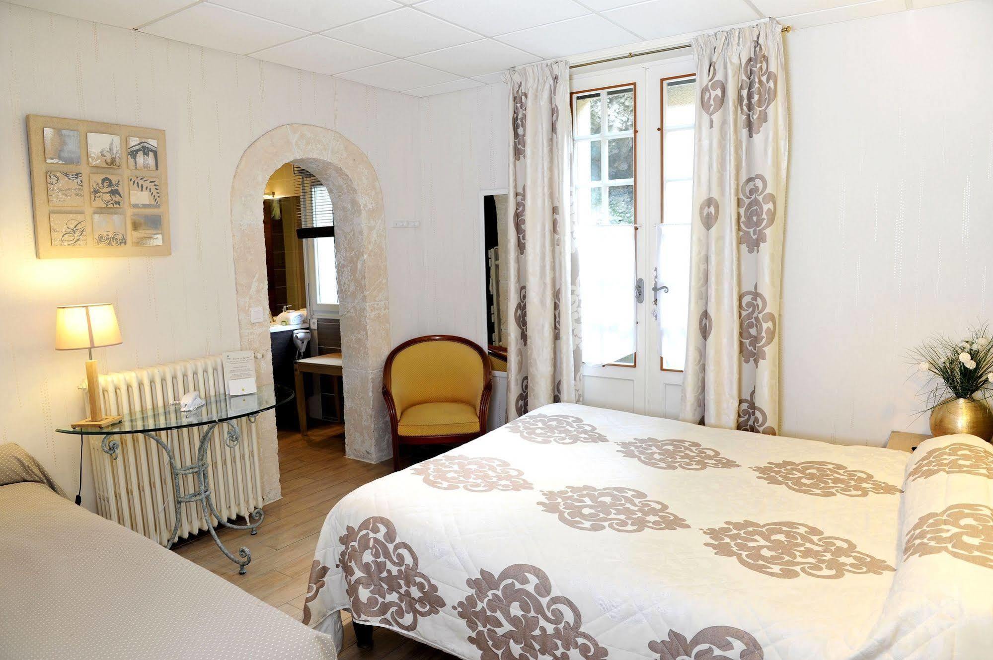 Logis Hotel L'Ayguelade Bielle Εξωτερικό φωτογραφία