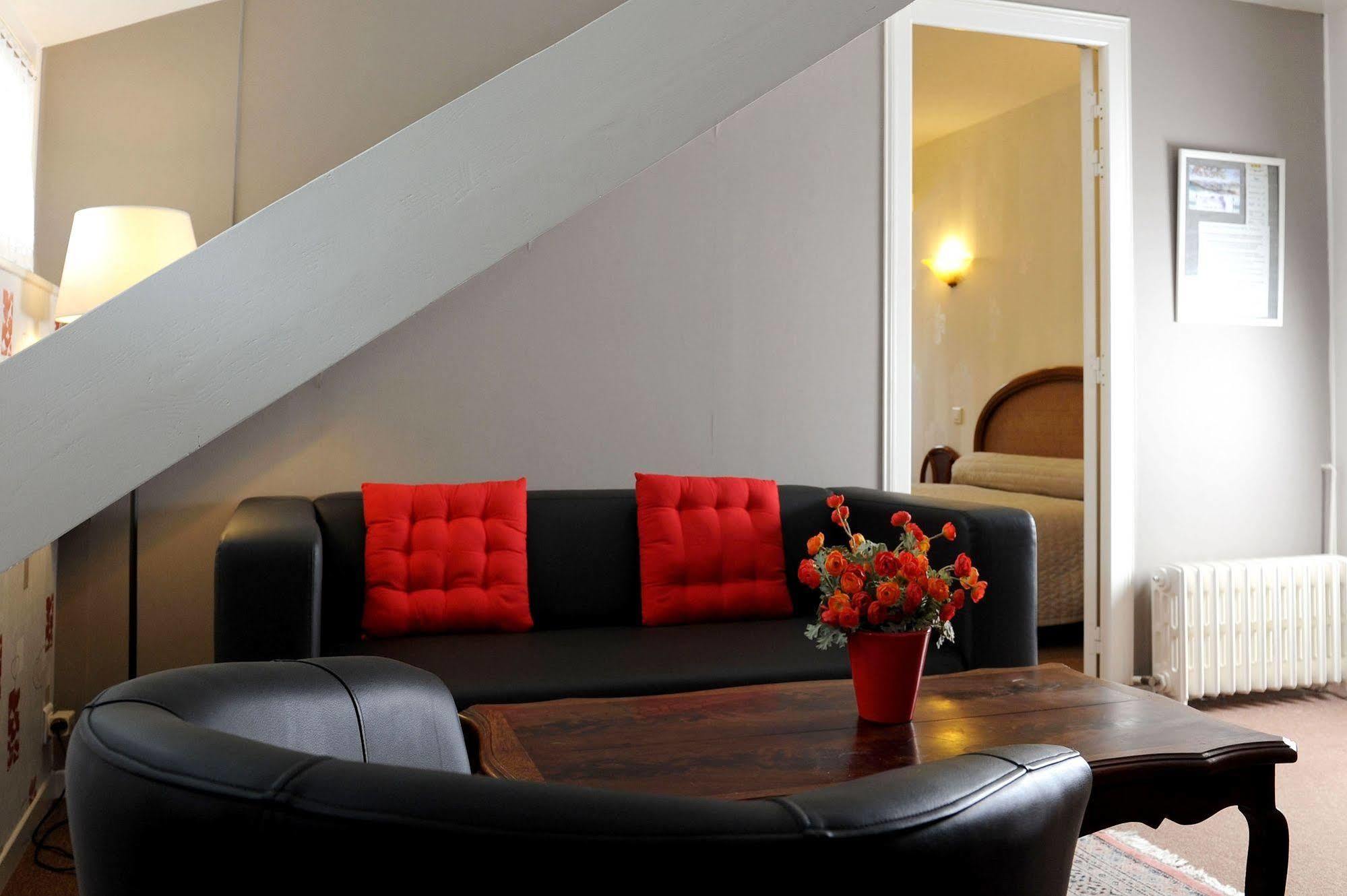 Logis Hotel L'Ayguelade Bielle Εξωτερικό φωτογραφία