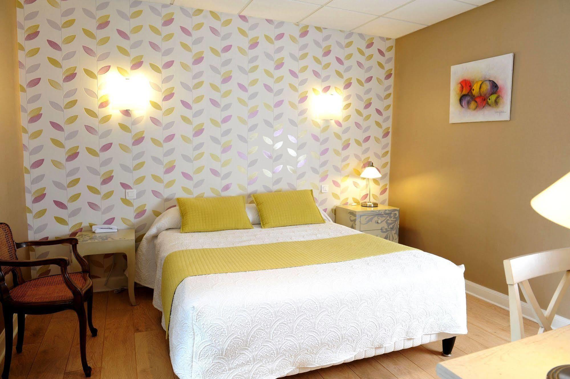 Logis Hotel L'Ayguelade Bielle Εξωτερικό φωτογραφία